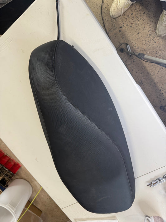 Vespa GTS 2022 on, Seat Black HEATED - New, Genuine Piaggio - part 1B011696